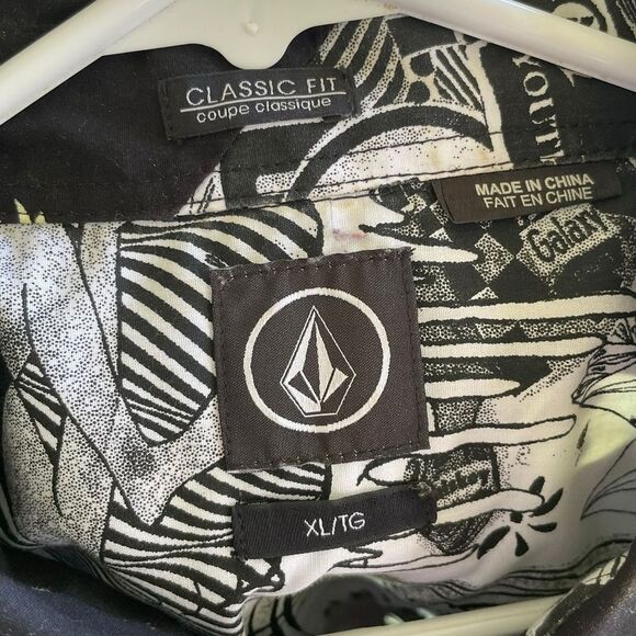 Volcom Men’s Alien Pyramid and Palm Trees Print Button-Down Shirt - Size XL - Picture 4 of 6